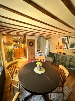 Elegant town house in Stroud - Housity