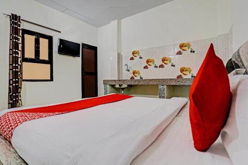 OYO Flagship Hotel Unique - Housity
