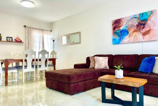EXCELENTE CASA PRIVADA, ASADOR, JARDÍN, ESTACIONAMIENTO & ac - Housity
