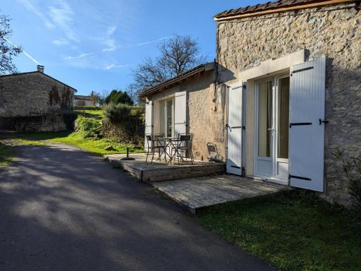 Gîte lumineux avec terrasse, jardin et Wi-Fi proche d'Angoulême, animaux acceptés - FR-1-653-82 - Housity