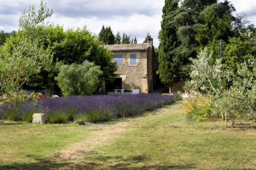 provencal farm house with heated pool located to salon de provence, 12 people - Housity