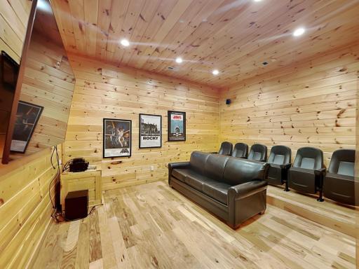 Gatlinburg Escape, 5 Bedrooms, Hot Tub, Arcade, Game Room, Sleeps 16 - Housity