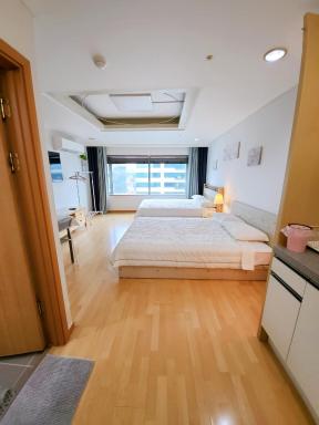 Hongdae Residence-2 1min from Hongik Uni station Exit #1 - Housity