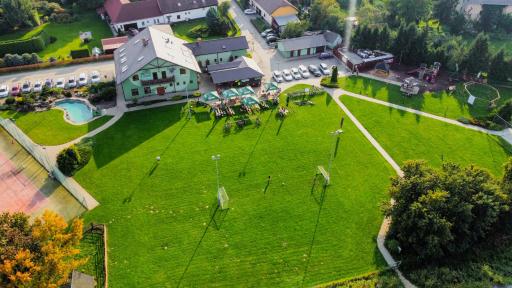 Restaurace a penzion Kamenec - Housity