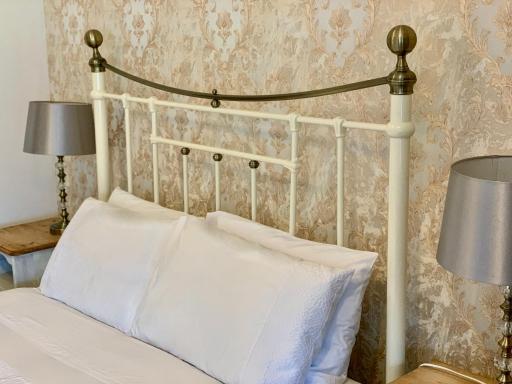 The Crown & Victoria Bed & Breakfast - Housity