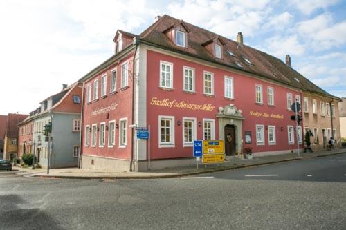 Schwarzer Adler - Housity