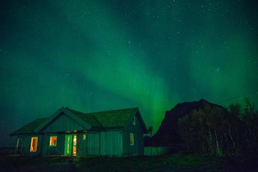 See Lofoten mountains midnight sun and nothern lights in Steigen - Housity