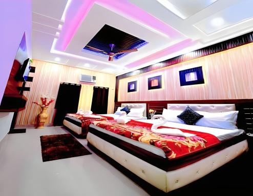 Taj Square A luxurious family homestay - Housity