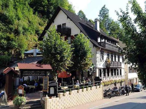 Hotel Schützen - Housity