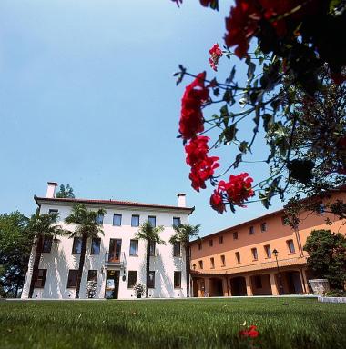 Hotel Dall'Ongaro - Housity