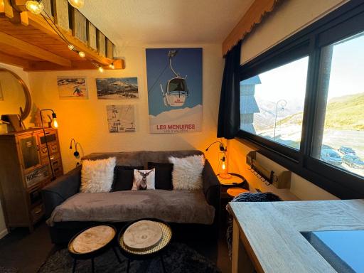 Les Menuires centre! Chaleureux studio sur les pistes! - Housity