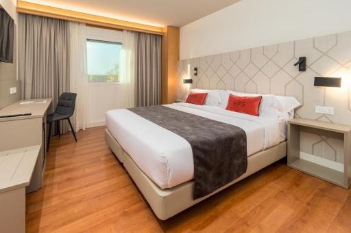 Hotel Puerta Santander - Housity