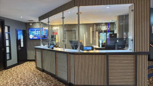 Airport Hotel Manchester - Housity