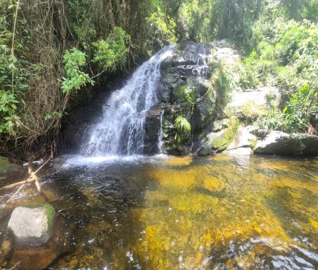Chalé das Montanhas - Cachoeira particular dentro da hospedagem - Housity