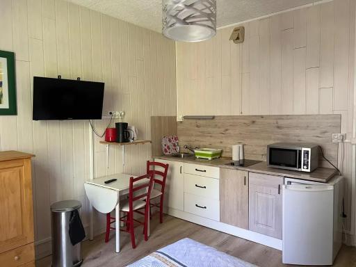 Studio moderne a Neris les Bains de 17 m² - Housity