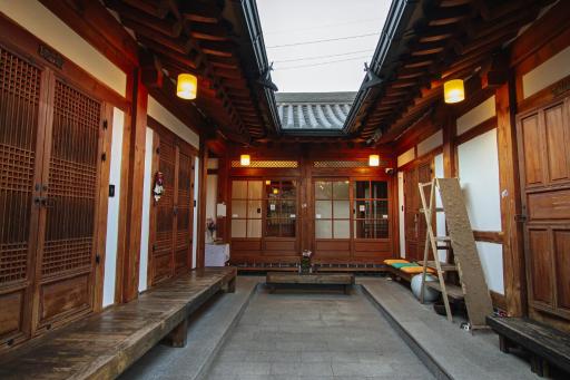 Jeonju Hanok village Deoksugung - Housity