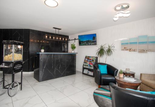 Beach Travel Proud The Tide's Inn - Housity