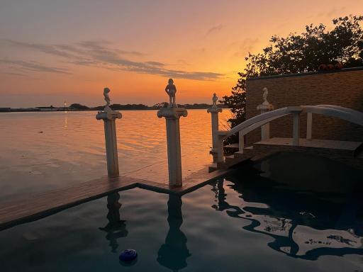 River Blue Hotel - Housity