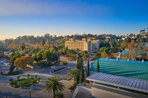 Sheraton Fairplex Suites & Conference Center - Housity
