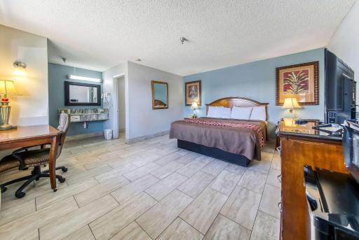 Rodeway Inn & Suites - Housity