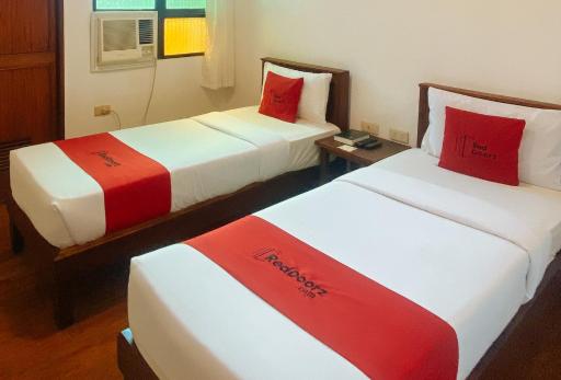 RedDoorz Plus at Balai Sofia Bed & Breakfast Batangas - Housity