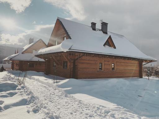 Bieszczadzkie Chatki - Willa Stasia - Housity