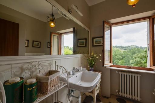 Timeless Elegance - Housity