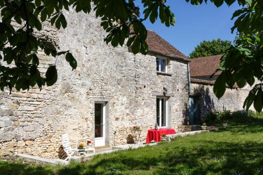 Longère de Charme - RANDO ESCALADE- Gîte avec Jardin spacieux - Confort & Wifi - Parking privé - Golf et château à 15 minutes - Housity