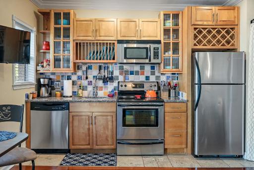 Wine-Dine-Sunshine Cozy Flat in The Heart of DTSP - Housity