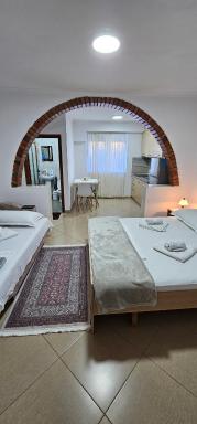 Aliaj's Guest House - Housity