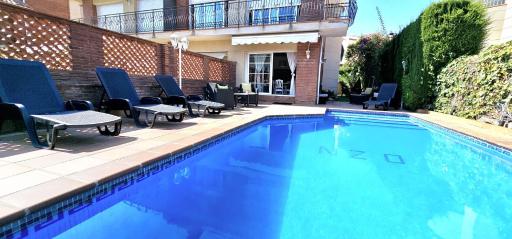 Casa con piscina en costa Barcelona - Housity
