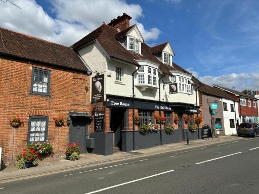 The Half Moon Inn - Housity