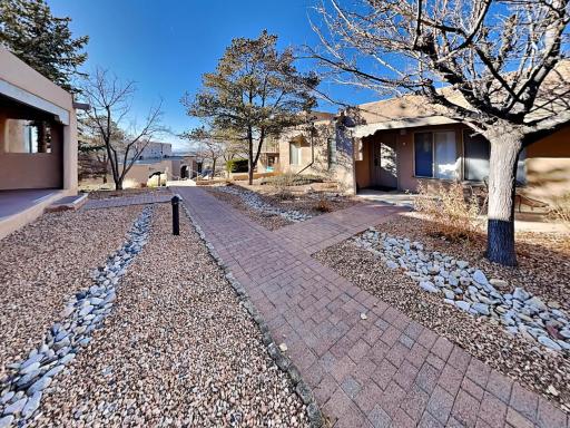 Artist Road #18, 2 Bedrooms, Sleeps 4, Flat Screen TV, Pool Access, WiFi - Housity