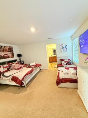 #stayRioVista Luxury-Entire House-near river -Hot Tub - Housity