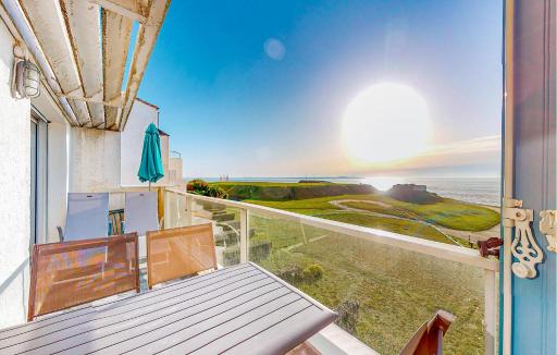 Gorgeous Apartment In Royan With House Sea View - Housity