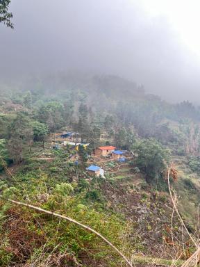 Mountain valley - Housity