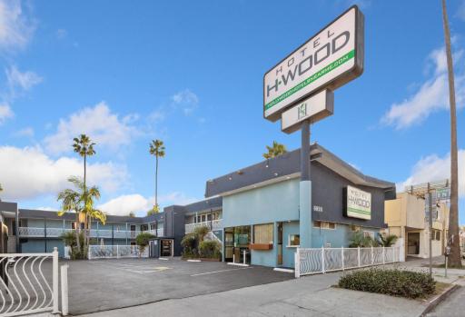 Hotel H-Wood - Housity