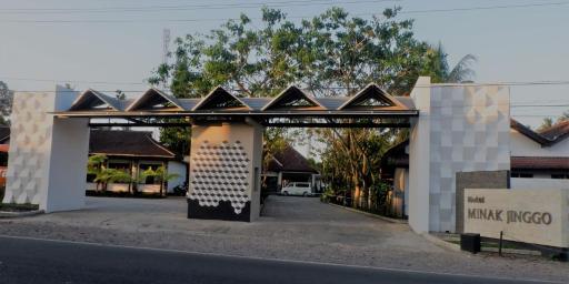 Hotel Minak Jinggo - Housity