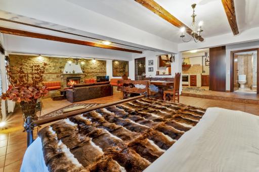 Manor House est. 1890 - Housity