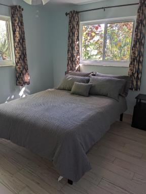 Lovely 3-bd, walk to bars, 9 min drive from beach! Heated pool. - Housity