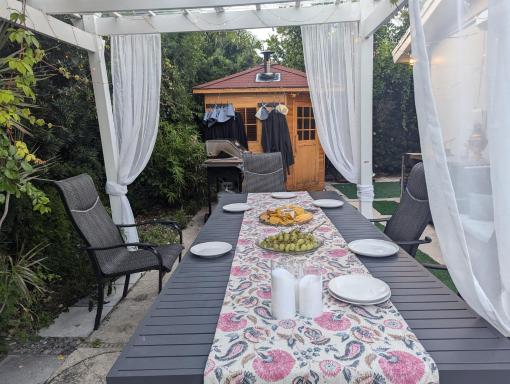 Lovely 3-bd, walk to bars, 9 min drive from beach! Heated pool. - Housity