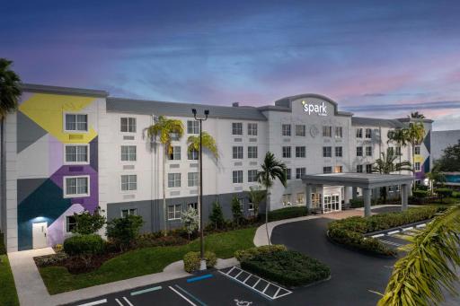 Spark by Hilton Miami Doral - Housity