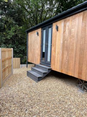 Dee Lodge with private hot tub - Housity
