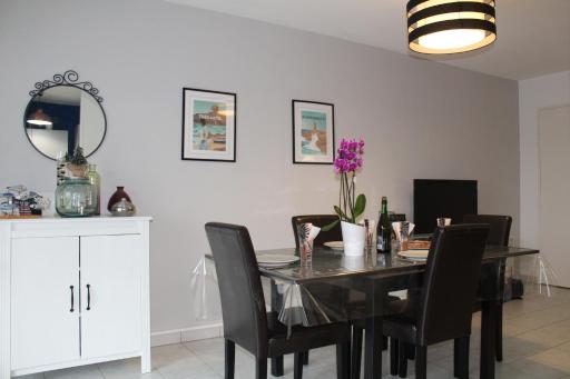 L'ESTRAN, 4 kms des plages, port, GR 34 et 2 h 15 Paris LGV - Housity