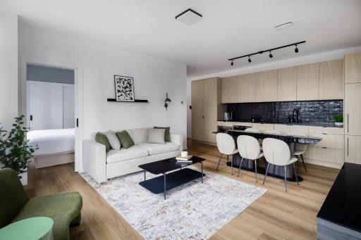 Smithe House - Housity