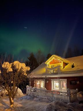Villa Red House Arctic Circle - Hizvo