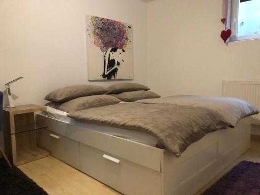 Christine Oparaugo - Privatzimmer mit Dusche - Housity