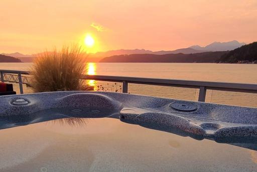 Walls of Glass Hood Canal Vacation Rental - Housity
