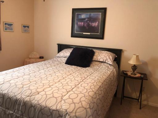 1 or 2 bedrooms with bath in our shared home at Indian Peaks Golf Course - Housity