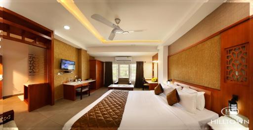 Kgees - Hill Town Hotel - Housity